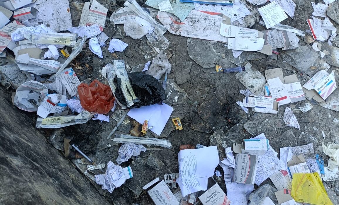 ਸਿਹਤ ਸੁਰੱਖਿਆ ਦੇ ਦਾਅਵੇ ਹਵਾ ’ਚ, ਮੱਲਾਂਵਾਲਾ P.H.C. ’ਚ ਗੰਦਗੀ ਦਾ ਕਹਿਰ—ਨ ਪੀਣ ਦਾ ਪਾਣੀ, ਨ ਸਫਾਈ