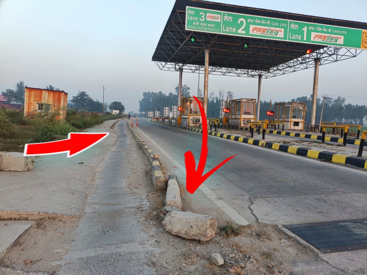 NH-703A ’ਤੇ ਟੋਲ ਵਸੂਲੀ ਜਾਰੀ, ਪਰ ਸੁਵਿਧਾਵਾਂ ਨਦਾਰਦ—ਮੋਟਰਸਾਈਕਲ ਲੇਨ ’ਚ ਟੁੱਟੇ ਡਿਵਾਈਡਰ ਤੇ ਉੱਠਿਆ ਲੈਂਟਰ ਹਾਦਸਿਆਂ ਦਾ ਕਾਰਨ NH-703A ’ਤੇ ਟੋਲ ਵਸੂਲੀ ਜਾਰੀ, ਪਰ ਸੁਵਿਧਾਵਾਂ ਨਦਾਰਦ—ਮੋਟਰਸਾਈਕਲ ਲੇਨ ’ਚ ਟੁੱਟੇ ਡਿਵਾਈਡਰ ਤੇ ਉੱਠਿਆ ਲੈਂਟਰ ਹਾਦਸਿਆਂ ਦਾ ਕਾਰਨ