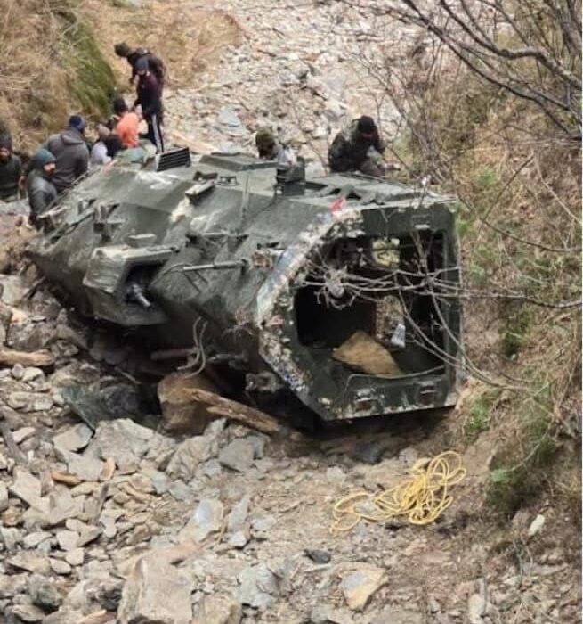 ਜੰਮੂ ਕਸ਼ਮੀਰ ਦੇ ਡੋਡਾ ਵਿੱਚ ਸੜਕ ਹਾਦਸੇ ਦੌਰਾਨ 10 ਫੌਜੀ ਜਵਾਨਾਂ ਦੇ ਸ਼ਹੀਦ ਹੋਣ ਦੀ ਖ਼ਬਰ