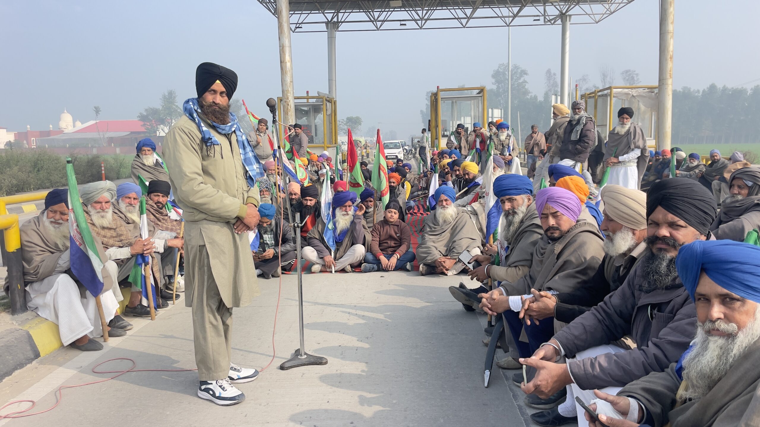 ਕੌਮੀ ਇਨਸਾਫ ਮੋਰਚੇ ਦੀ ਕਾਲ ’ਤੇ ਕਿਸਾਨ ਮਜ਼ਦੂਰ ਸੰਘਰਸ਼ ਕਮੇਟੀ ਵੱਲੋਂ ਟੋਲ ਪਲਾਜ਼ਾ ਆਰਿਫ਼ ਕੇ 3 ਘੰਟੇ ਲਈ ਕੀਤਾ ਜਾਮ