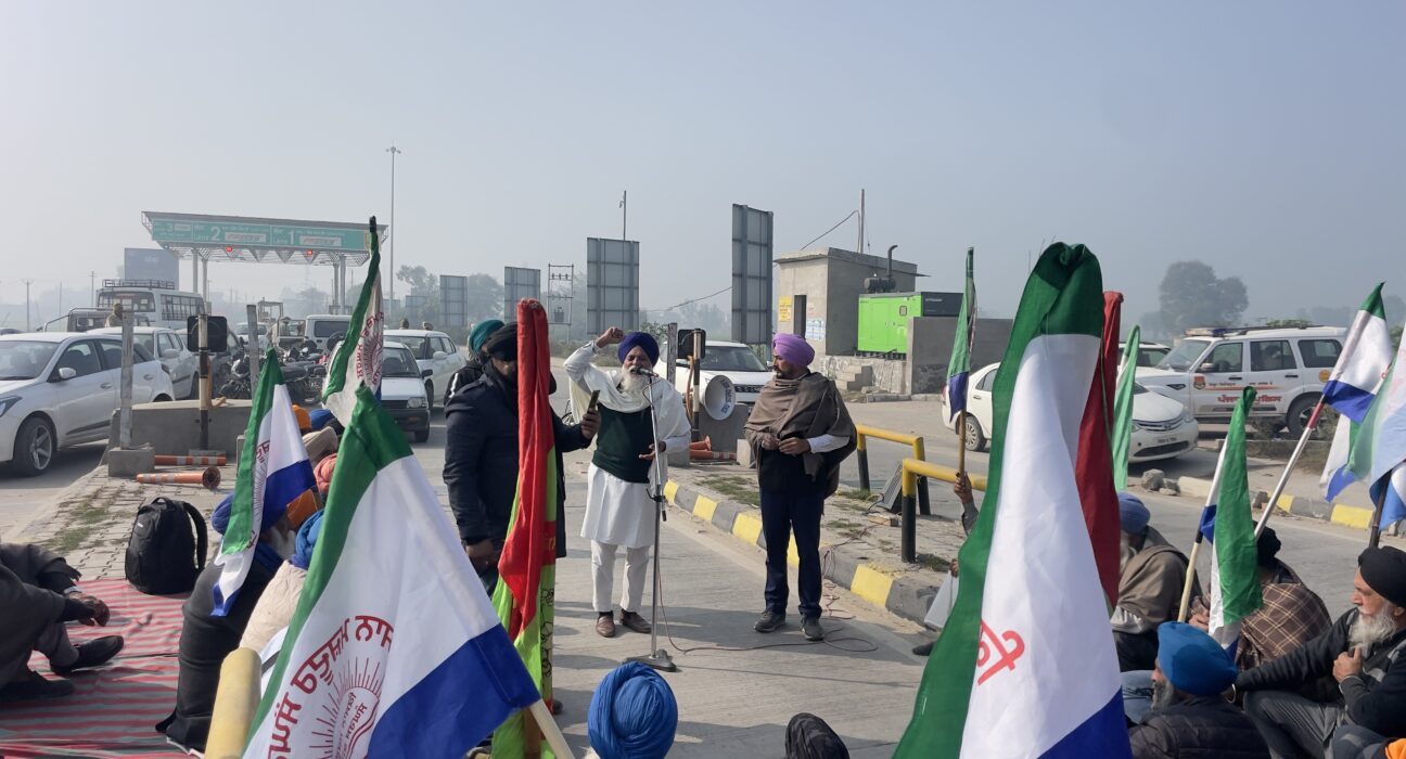 ਕੌਮੀ ਇਨਸਾਫ ਮੋਰਚੇ ਦੀ ਕਾਲ ’ਤੇ ਕਿਸਾਨ ਮਜ਼ਦੂਰ ਸੰਘਰਸ਼ ਕਮੇਟੀ ਵੱਲੋਂ ਟੋਲ ਪਲਾਜ਼ਾ ਆਰਿਫ਼ ਕੇ 3 ਘੰਟੇ ਲਈ ਕੀਤਾ ਜਾਮ