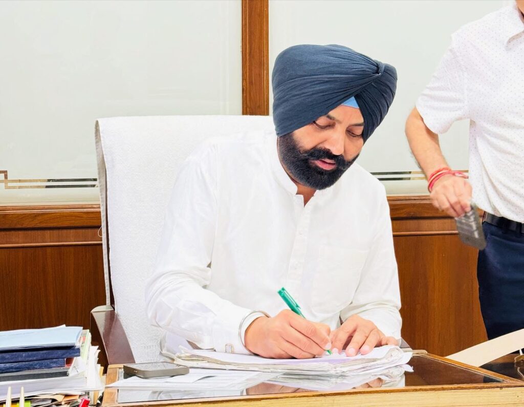 ਵੱਡੀ ਖ਼ਬਰ; ਵਿਵਾਦਤ ਵੀਡਿਓ ਤੋਂ ਬਾਅਦ ਮੁੱਖ ਮੰਤਰੀ ਭਗਵੰਤ ਮਾਨ ਨੇ ਮੰਤਰੀ ਲਾਲਜੀਤ ਤੋਂ ਲਿਆ ਅਸਤੀਫਾ