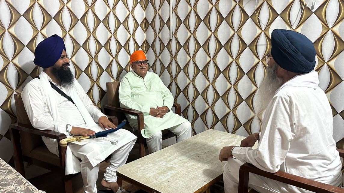 ਰਾਜਪਾਲ ਗੁਲਾਬ ਚੰਦ ਕਟਾਰੀਆ ਨੇ ਜਥੇਦਾਰ ਗੜਗੱਜ ਤੇ ਐਸਜੀਪੀਸੀ ਪ੍ਰਧਾਨ ਧਾਮੀ ਨਾਲ ਕੀਤੀ ਮੁਲਾਕਾਤ