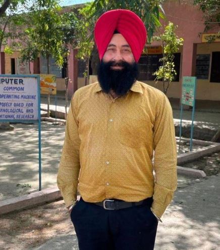 ਜਥੇਦਾਰ ਗਿਆਨੀ ਕੁਲਦੀਪ ਸਿੰਘ ਗੜਗੱਜ ਵੱਲੋਂ ਅਧਿਆਪਕ ਜਗਦੀਪ ਸਿੰਘ ਦੇ ਪਰਿਵਾਰ ਨਾਲ ਦੁੱਖ ਸਾਂਝਾ, ਕਤਲ ਮਾਮਲੇ ‘ਚ ਤੁਰੰਤ ਇਨਸਾਫ ਦੀ ਕੀਤੀ ਮੰਗ ਜਥੇਦਾਰ ਗਿਆਨੀ ਕੁਲਦੀਪ ਸਿੰਘ ਗੜਗੱਜ ਵੱਲੋਂ ਅਧਿਆਪਕ ਜਗਦੀਪ ਸਿੰਘ ਦੇ ਪਰਿਵਾਰ ਨਾਲ ਦੁੱਖ ਸਾਂਝਾ, ਕਤਲ ਮਾਮਲੇ ‘ਚ ਤੁਰੰਤ ਇਨਸਾਫ ਦੀ ਕੀਤੀ ਮੰਗ