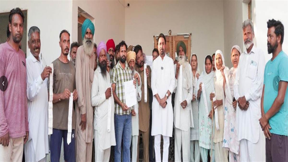  ਬਰਨਾਲਾ ’ਚ ਗ਼ਰੀਬਾਂ ਨੂੰ ਮਿਲੇ 70-70 ਹਜ਼ਾਰ ਰੁਪਏ ਦੇ ਬਿਜਲੀ ਬਿੱਲ; ਗਹਿਣੇ ਗਹਿਣੇ ਧਰ ਕੇ ਭਰਨੇ ਪੈ ਰਹੇ ਬਿੱਲ*