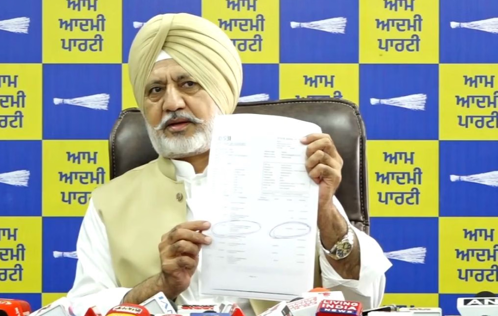 ‘ਬਹਿਰੀਨ ਵਾਲੀ ਮਹਿਲਾ’ ਦੇ ਖਾਤੇ ’ਚ SGPC ਸੈਕਟਰੀ ਨੇ ਟ੍ਰਾਂਸਫਰ ਕੀਤੇ ਪੈਸੇ, AAP ਨੇ ਚੁੱਕੇ ਸਵਾਲ