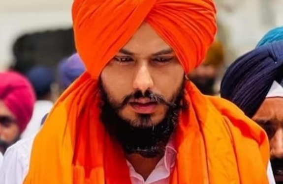 ਸੰਸਦ ਮੈਂਬਰ ਅੰਮ੍ਰਿਤਪਾਲ ਸਿੰਘ ਦੇ 8 ਸਾਥੀਆਂ ਨੂੰ ਅੰਮ੍ਰਿਤਸਰ ਅਦਾਲਤ ਵਿੱਚ ਕੀਤਾ ਗਿਆ ਪੇਸ਼