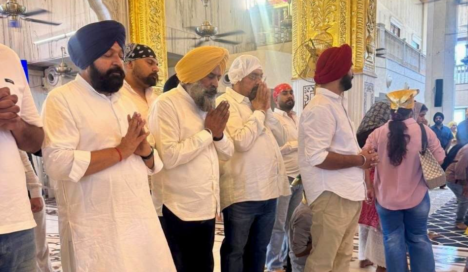ਗੁਰਦੁਆਰਾ ਬੰਗਲਾ ਸਾਹਿਬ ਨਤਮਸਤਕ ਹੋਏ ਪਰਗਟ ਸਿੰਘ
