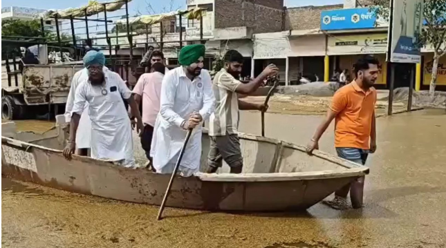 ਫਾਜ਼ਿਲਕਾ ਦੀ ਅਨਾਜ ਮੰਡੀ ‘ਚ ਮੀਂਹ ਨੇ ਮਚਾਈ ਤਬਾਹੀ, ਪਾਣੀ ਭਰਨ ਕਾਰਨ ਝੋਨੇ ਦੀ ਫ਼ਸਲ ਡੁੱਬੀ