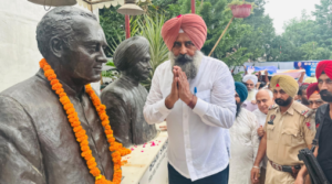 ਕਾਂਗਰਸ ਭਵਨ 'ਚ ਬੁੱਤਾਂ 'ਤੇ ਸਿਆਸਤ: ਪਰਗਟ ਸਿੰਘ ਦੇ 'ਪਰਹੇਜ਼' 'ਤੇ ਰਵਨੀਤ ਬਿੱਟੂ ਦਾ ਵੱਡਾ ਹਮਲਾ ਕਾਂਗਰਸ ਭਵਨ 'ਚ ਬੁੱਤਾਂ 'ਤੇ ਸਿਆਸਤ: ਪਰਗਟ ਸਿੰਘ ਦੇ 'ਪਰਹੇਜ਼' 'ਤੇ ਰਵਨੀਤ ਬਿੱਟੂ ਦਾ ਵੱਡਾ ਹਮਲਾ